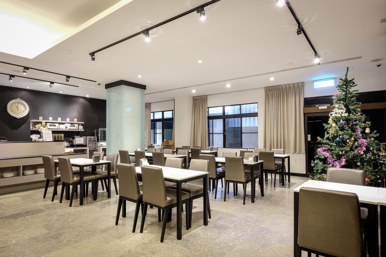 Country Garden Hotel Chiayi Extérieur photo