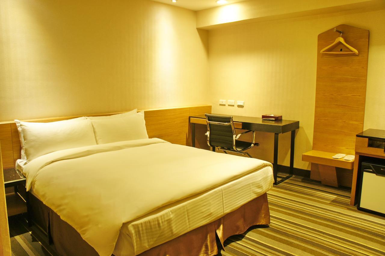 Country Garden Hotel Chiayi Extérieur photo