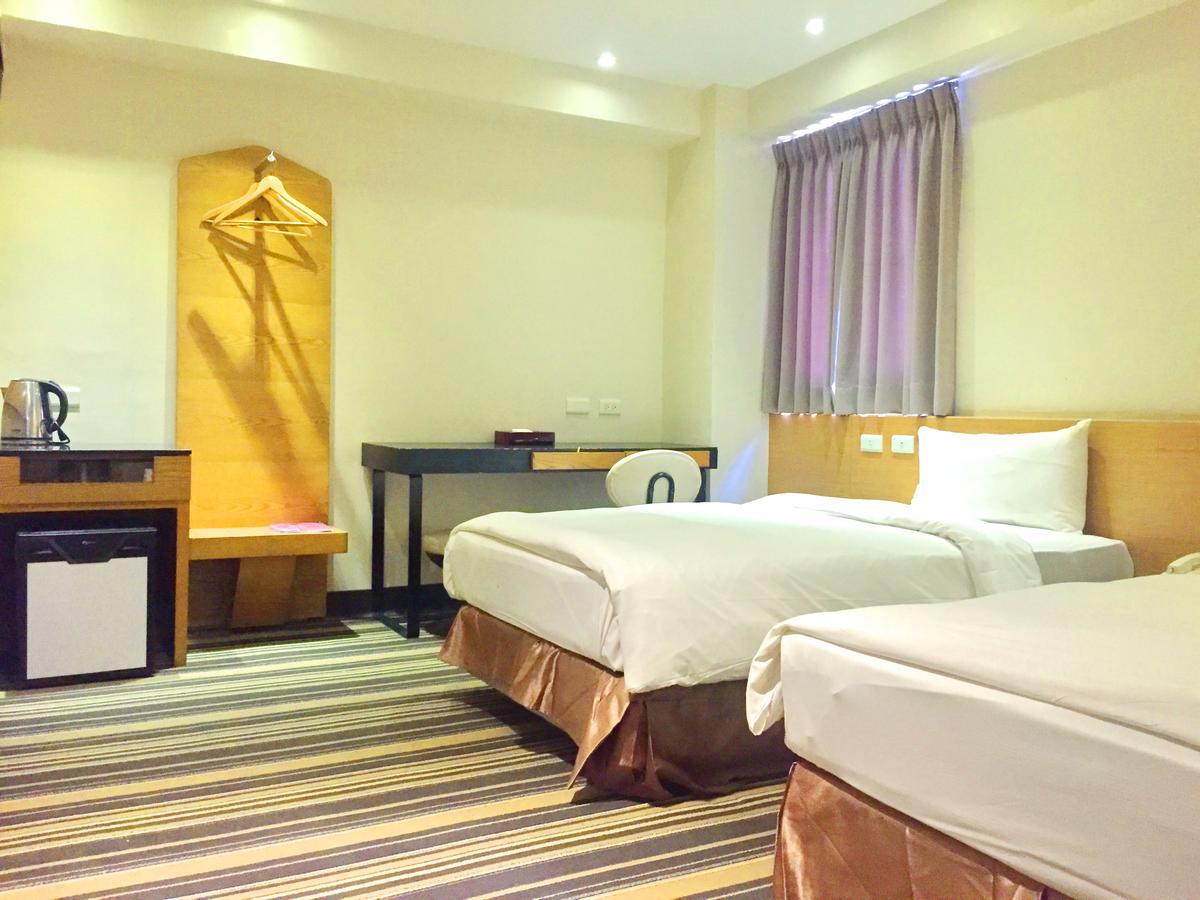 Country Garden Hotel Chiayi Extérieur photo