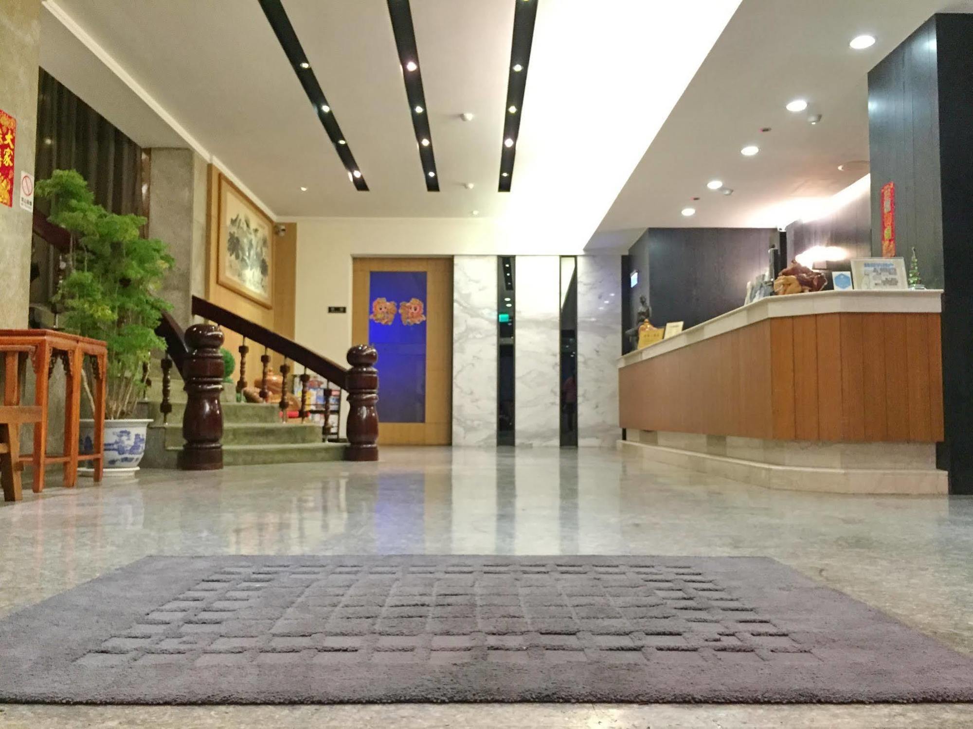 Country Garden Hotel Chiayi Extérieur photo