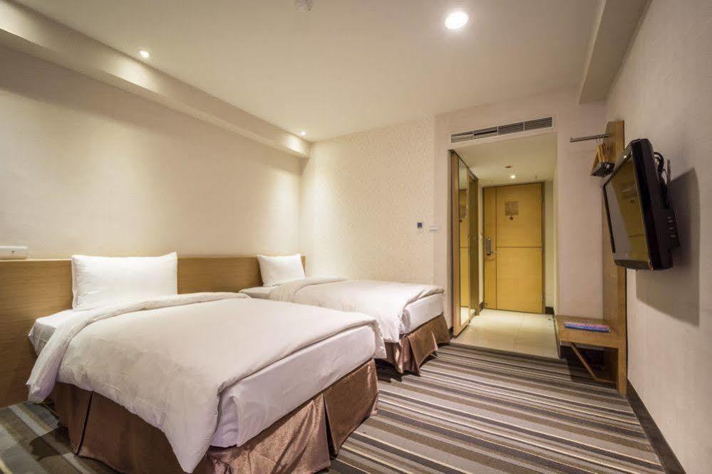 Country Garden Hotel Chiayi Extérieur photo