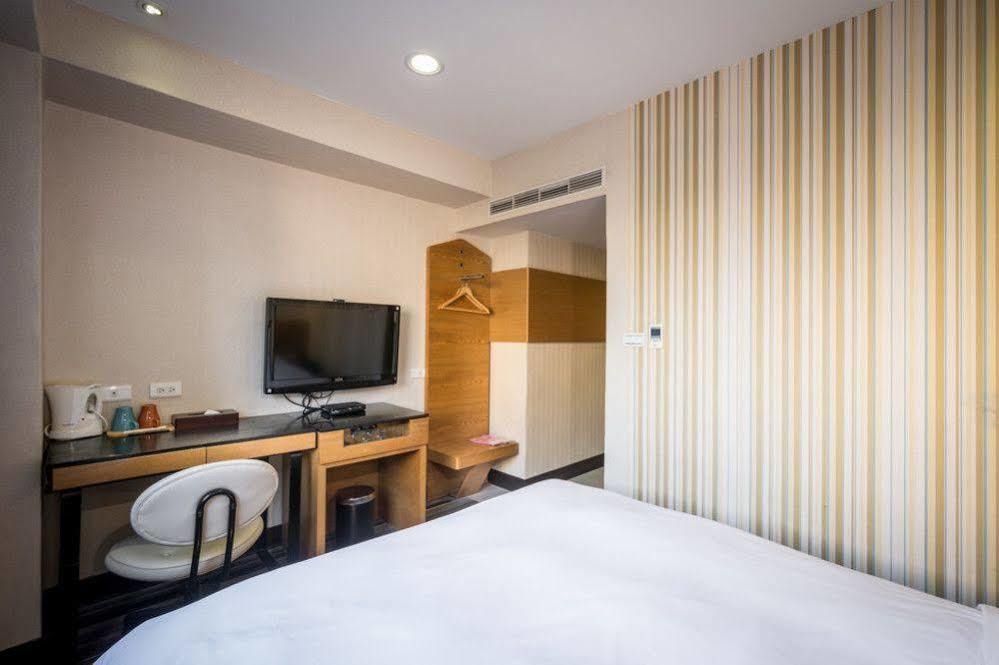 Country Garden Hotel Chiayi Extérieur photo