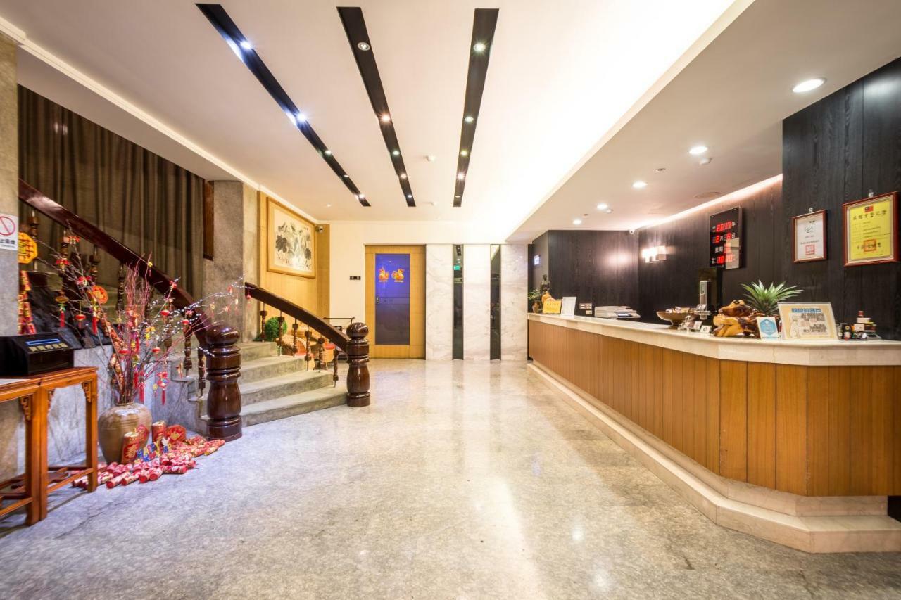 Country Garden Hotel Chiayi Extérieur photo